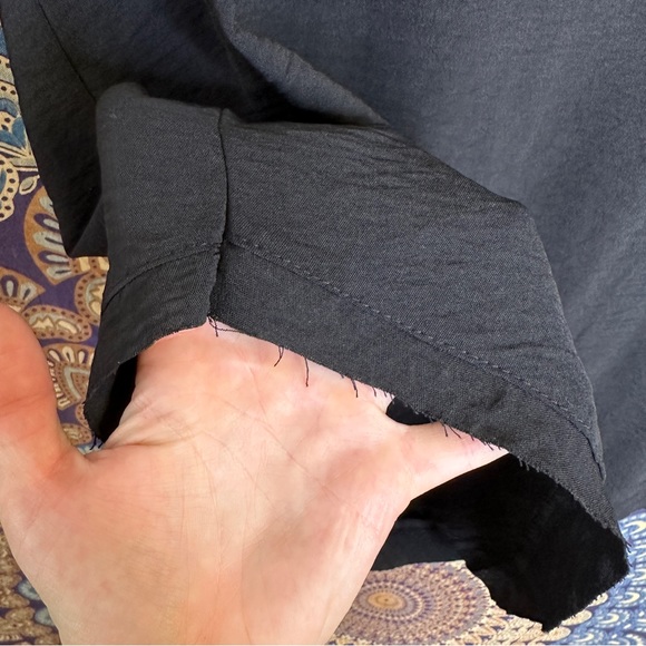 🦋5/20$🦋 lightweight black blouse - Picture 5 of 9